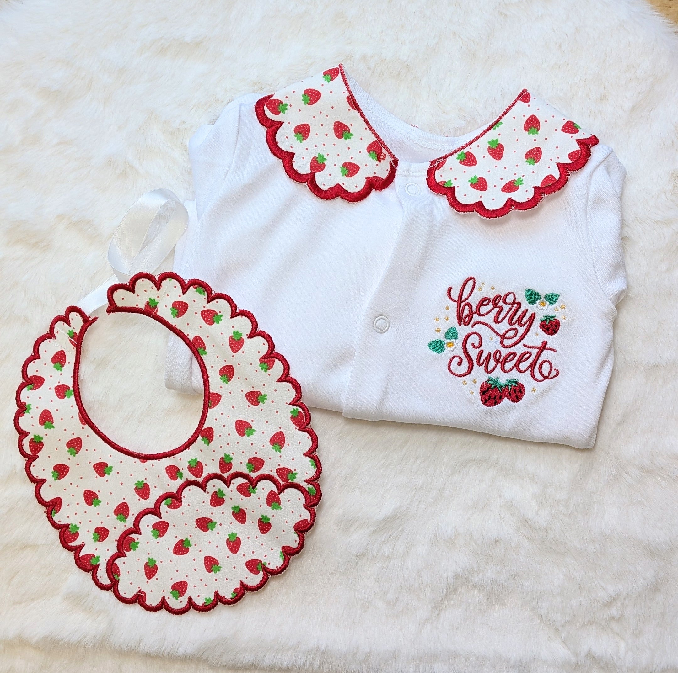 READY TO SHIP  strawberry collar set 🍓